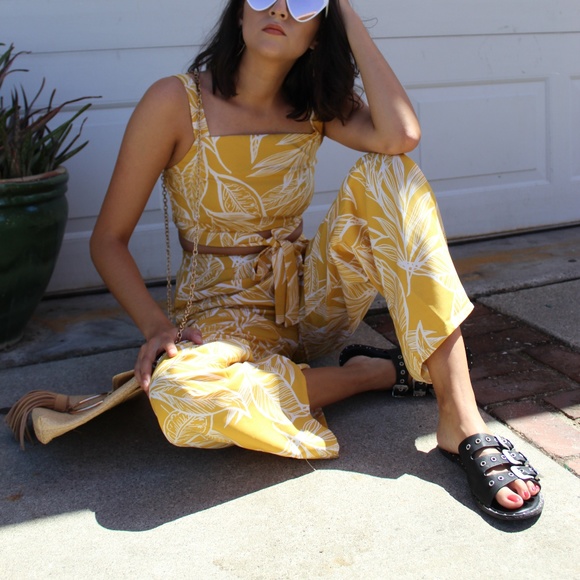 🚨//The Anita 2 piece Set// Yellow tropical print - Picture 6 of 8